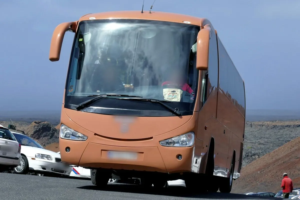 SRC1 belgesi için uluslararası yolcu otobüsü